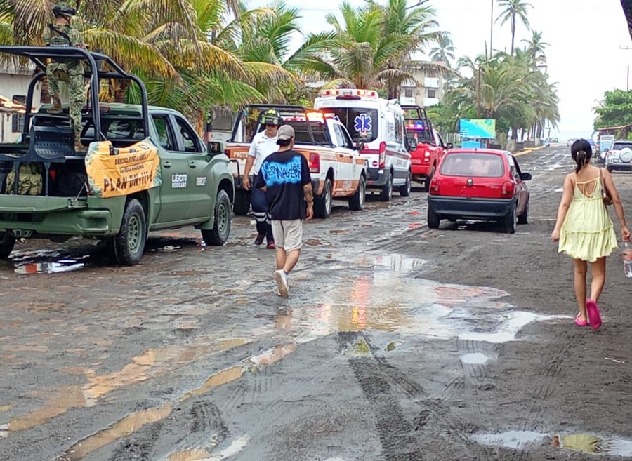 cierran playas colima por huracán priscilla