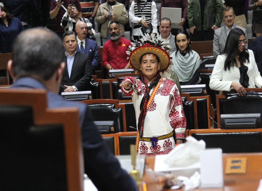 Mauricio Laurencio Hernández Bautista, diputado indígena