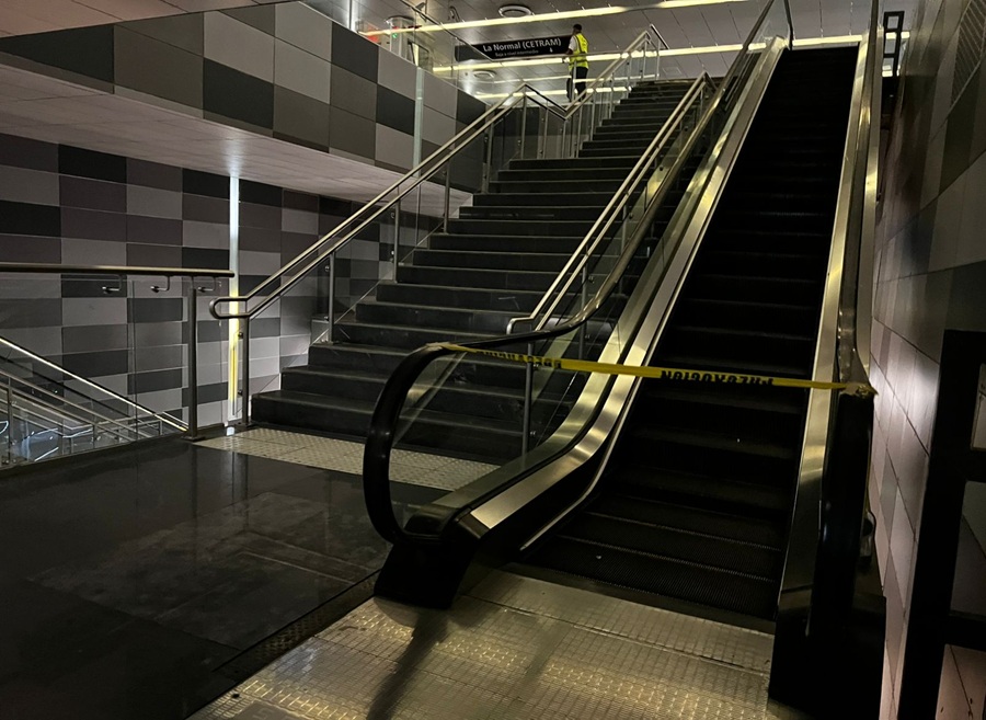 escaleras descompuestas L3 del Tren Ligero