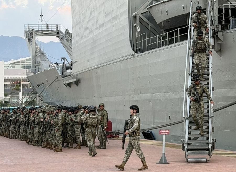 buque usumacinta en puerto vallarta