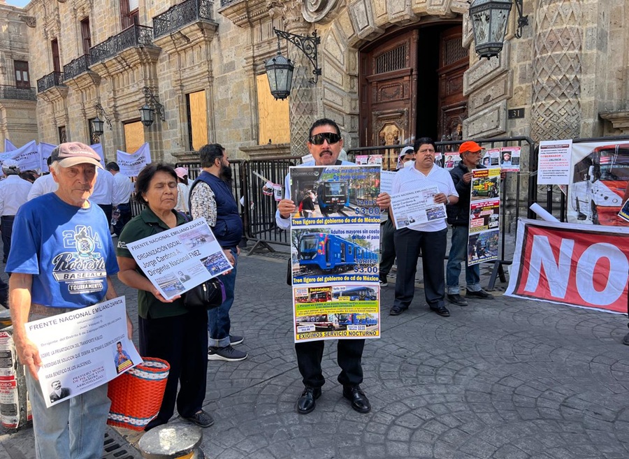 protestas contra tarifazo al transporte y tope a pensiones en Palacio de Gobierno de Jalisco