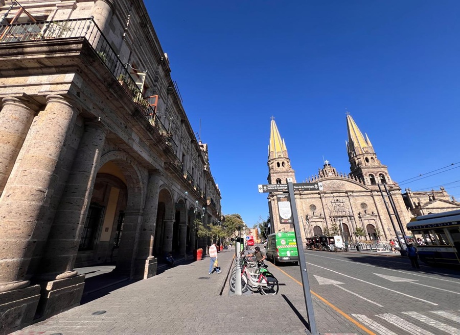 ayuntamiento de guadalajara y catedral en el centro