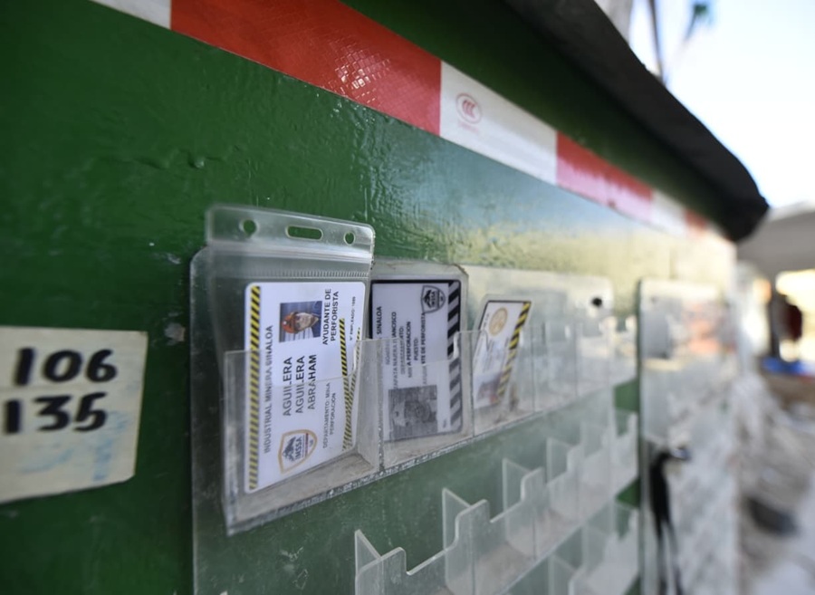 rescatan a mineros atrapados en sinaloa