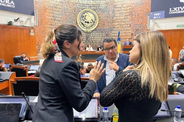 diputados del congreso de jalisco en sesión de pleno