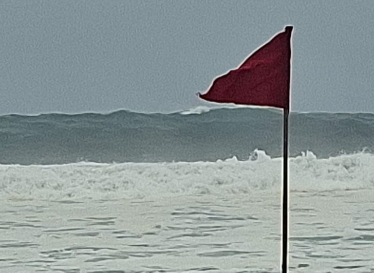 playa bandera roja colima