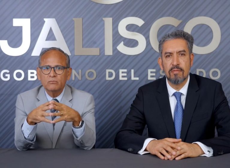 Héctor Raúl Pérez Gómez, secretario de Salud, y José Antonio Muñoz Serrano, titular de Coprisjal