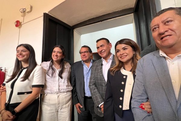 salvador zamora y diputados de mc