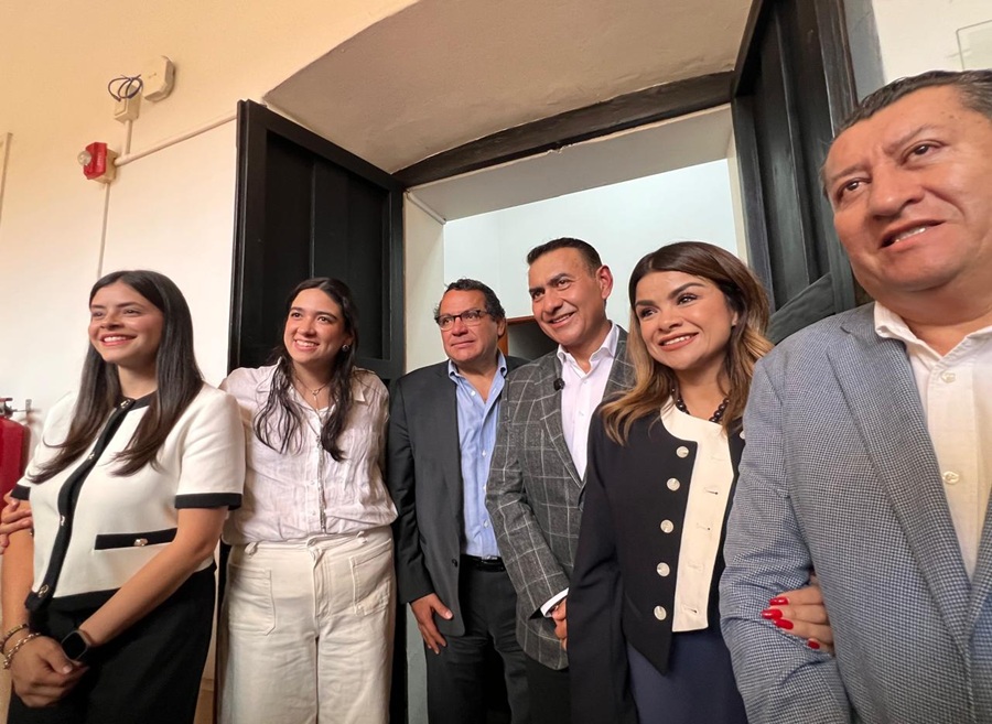 salvador zamora y diputados de mc