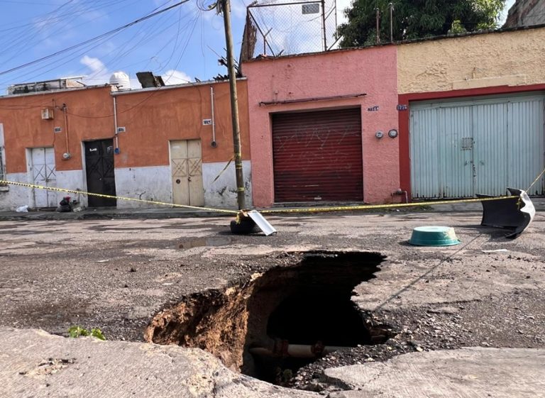 socavón colonia mezquitán guadalajara