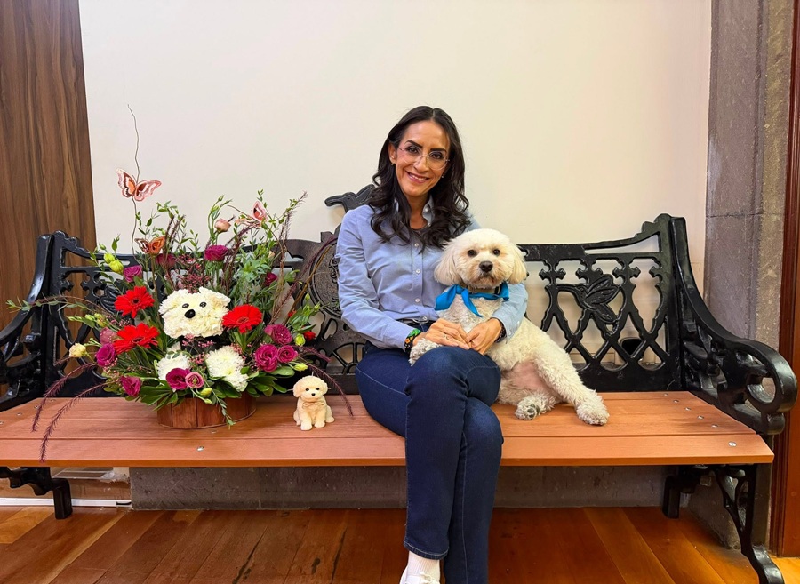 Laura Imelda Pérez Segura, Alcaldesa de Tlaquepaque y su mascota Junior