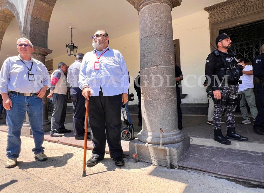 síndico de tlaquepaque cuidando llave de agua MARCA AGUA