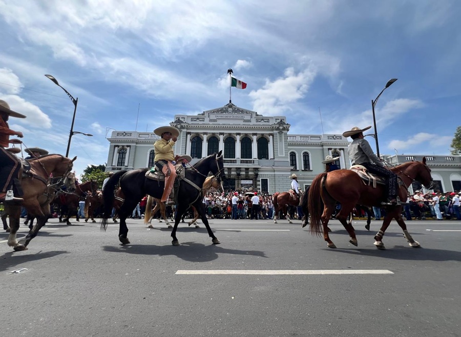 Desfile por Independencia de México, en Guadalajara.