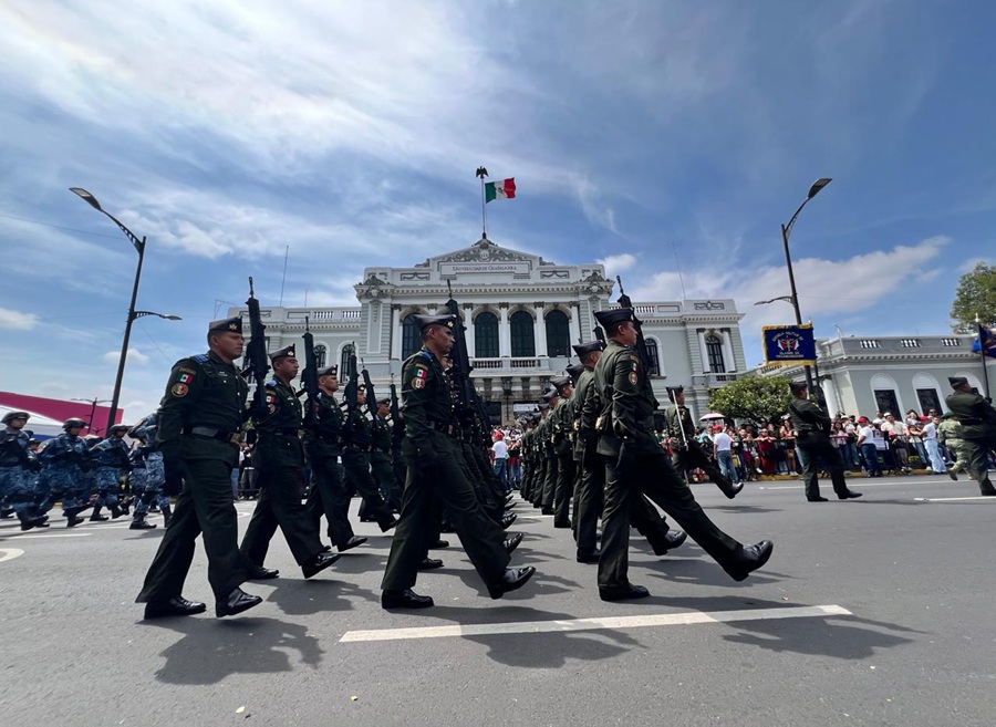 Desfilan en Guadalajara más de 2 mil 500 por Independencia