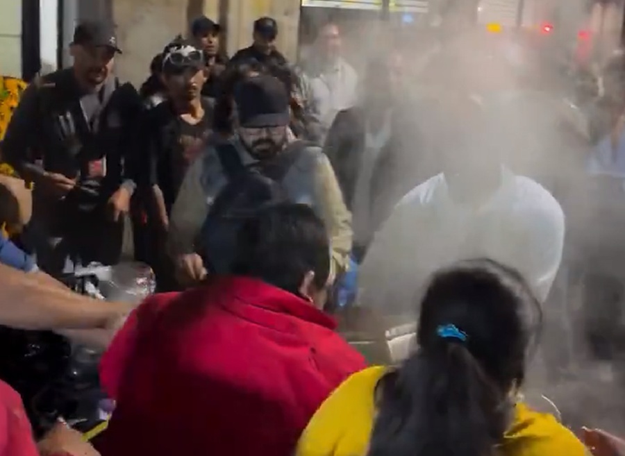 ‘Chocan’ inspectores de Guadalajara y elotero durante Grito
