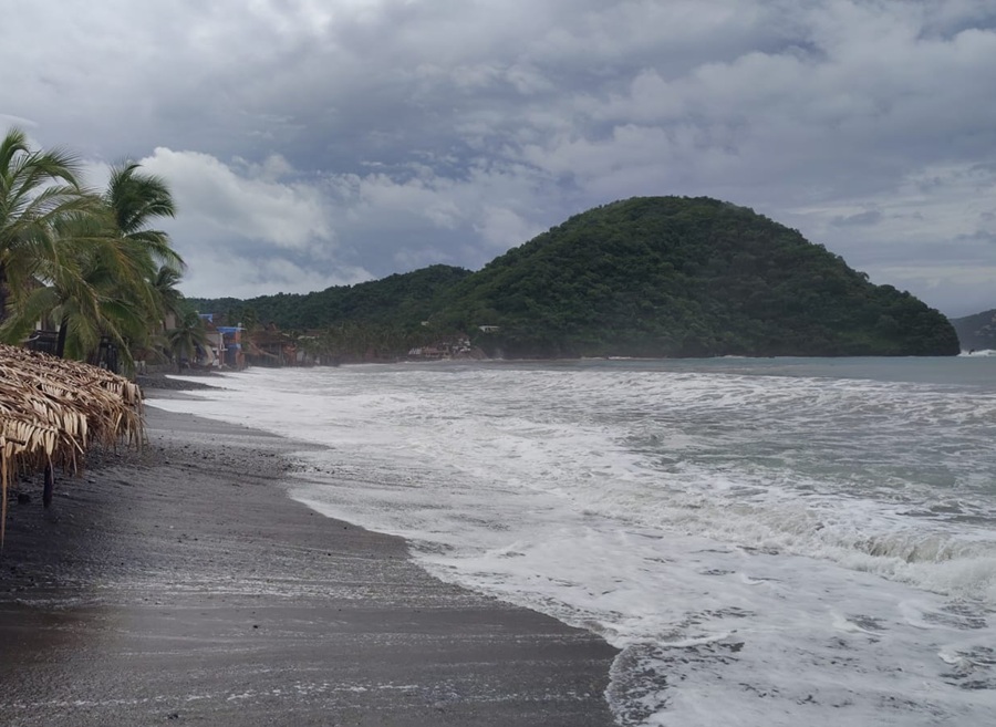 Ven la tempestad de ‘Rachel’ y… ¡surfean en Jalisco!