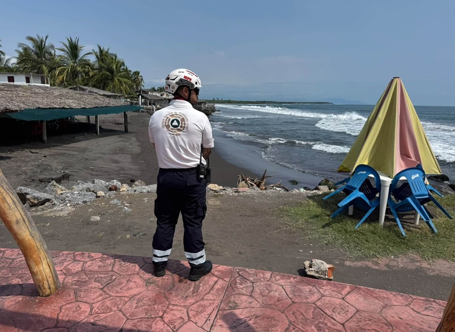 protección civil en playa de colima