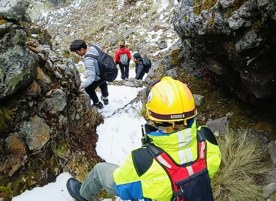 Se pierden 6 en Nevado de Colima; realizan rescate