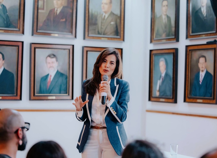 verónica delgadillo