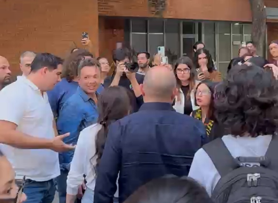 Corren a Pablo Lemus con abucheos estudiantes del Iteso