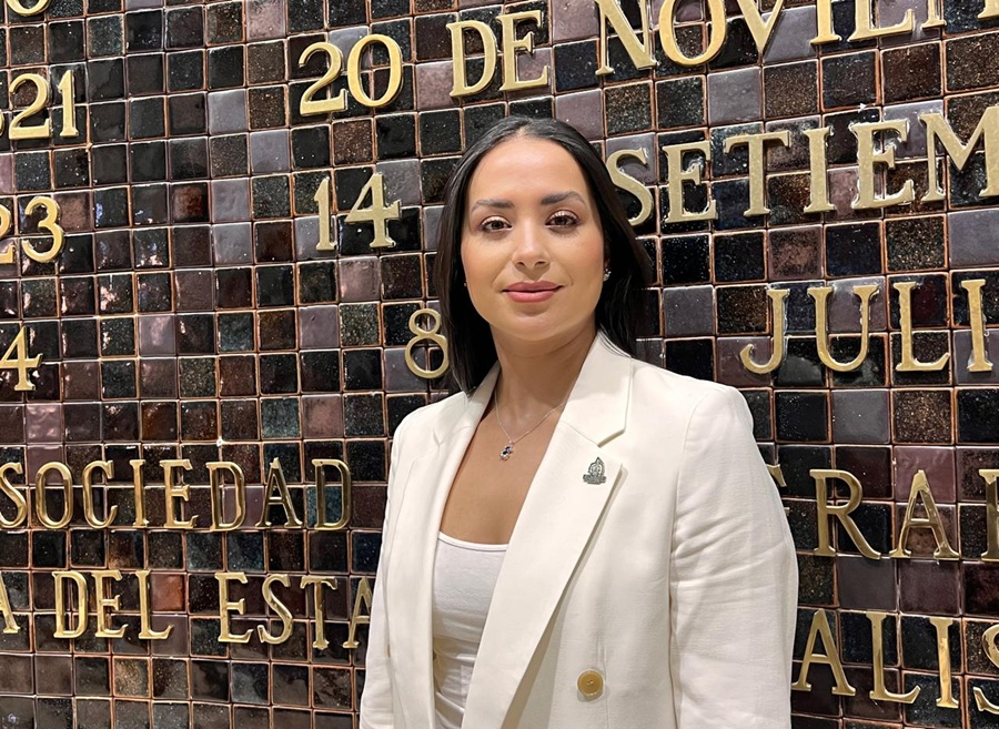 Logra diputada del PRI que la ‘inmortalicen’ en Congreso