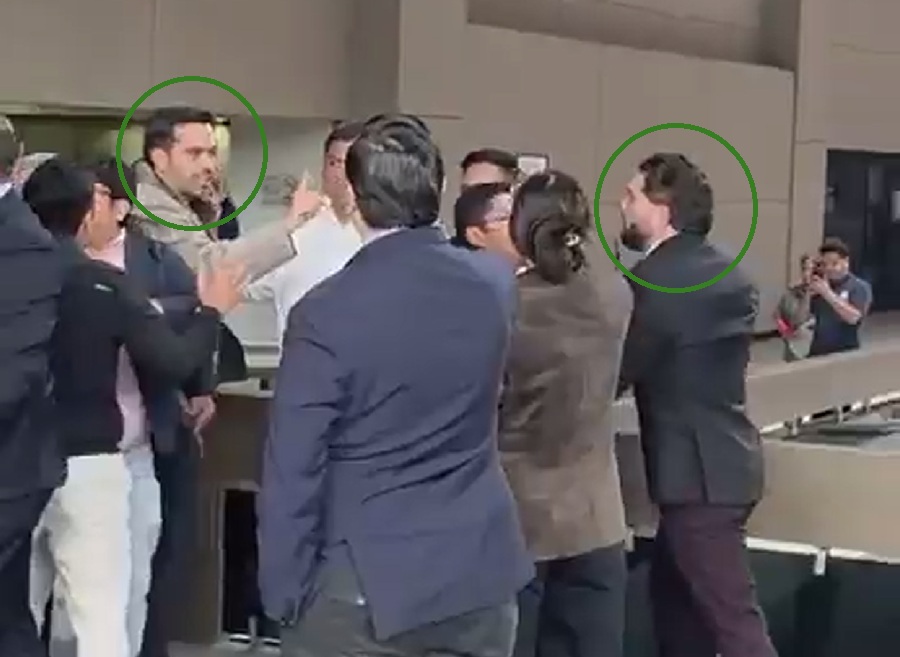 Forcejean diputado del PRI, Carlos Gutiérrez, y el emecista Jorge Álvarez Máynez por agua sucia del Siapa.