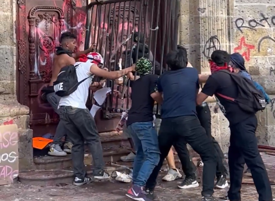 Disturbios en marcha dejan daños de $15 millones en Palacio