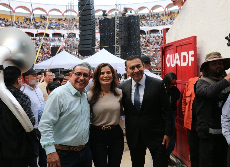 vero y salvador en festejo
